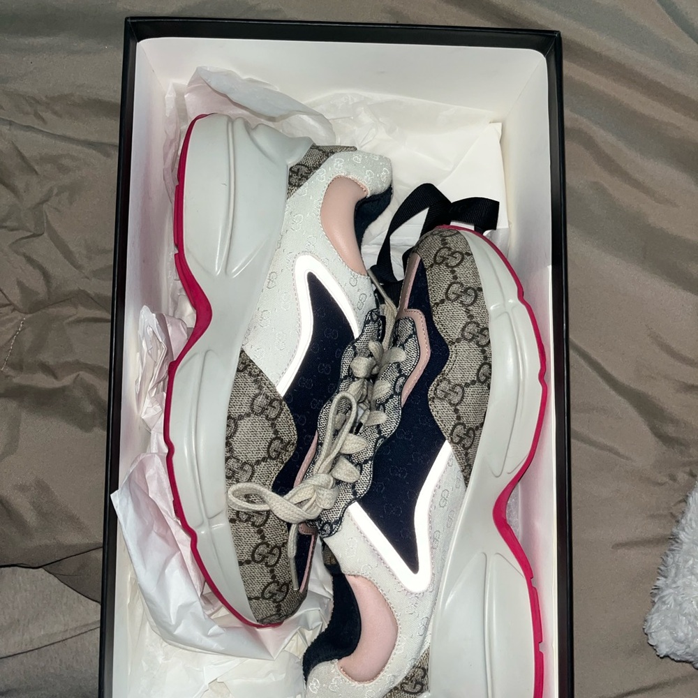 Women’s Gucci sneaker authentic
